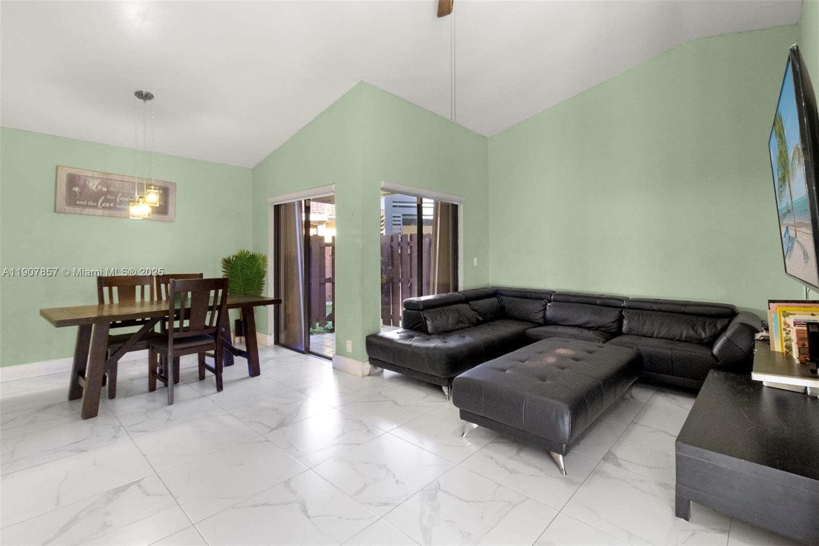 17214 NW 66th Ct, Hialeah FL 33015