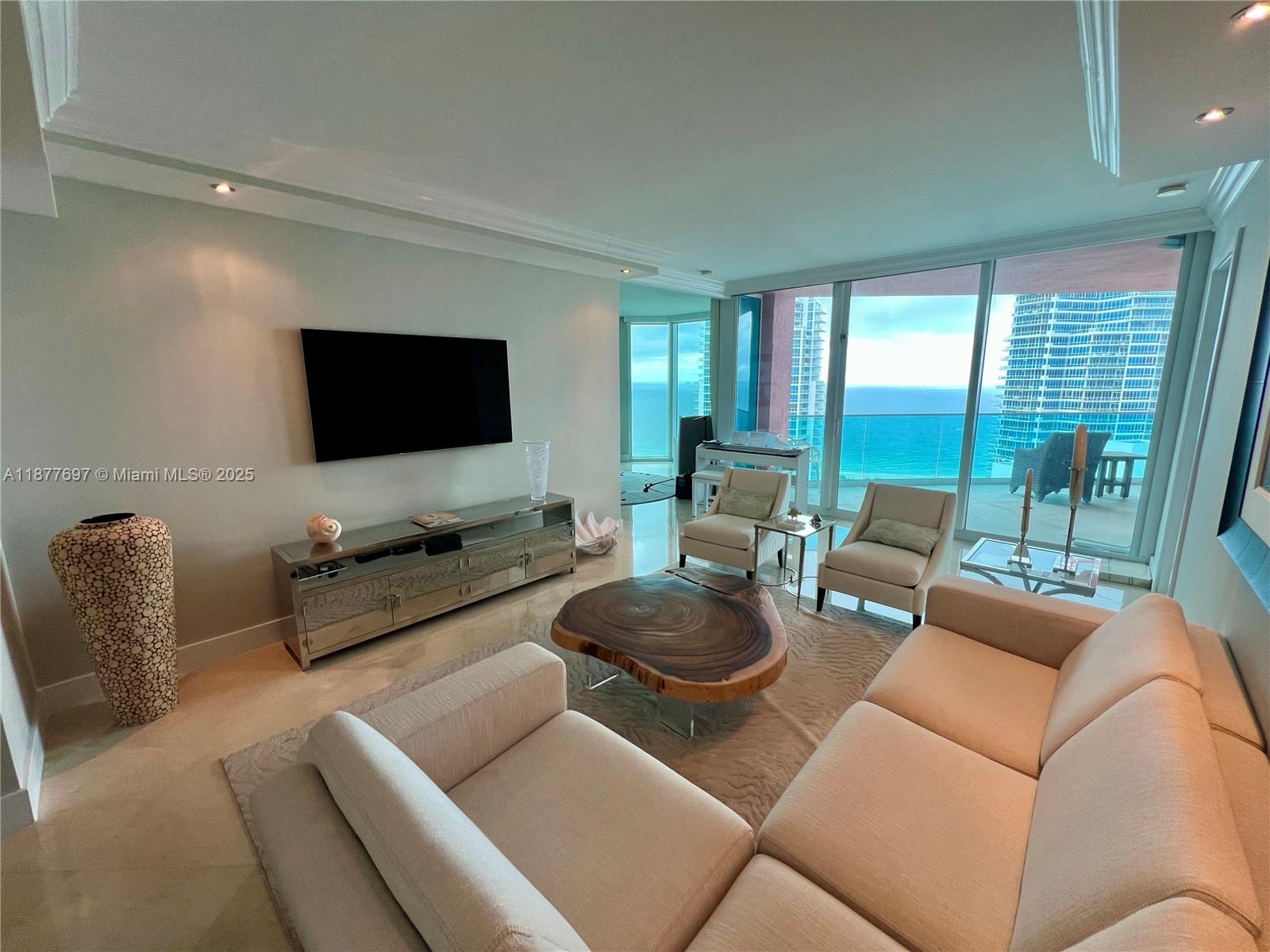 300 S Pointe Dr # 2806, Miami Beach FL 33139