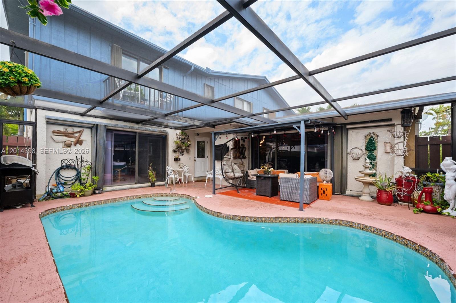 4582 Holly Lake Dr, Lake Worth FL 33463