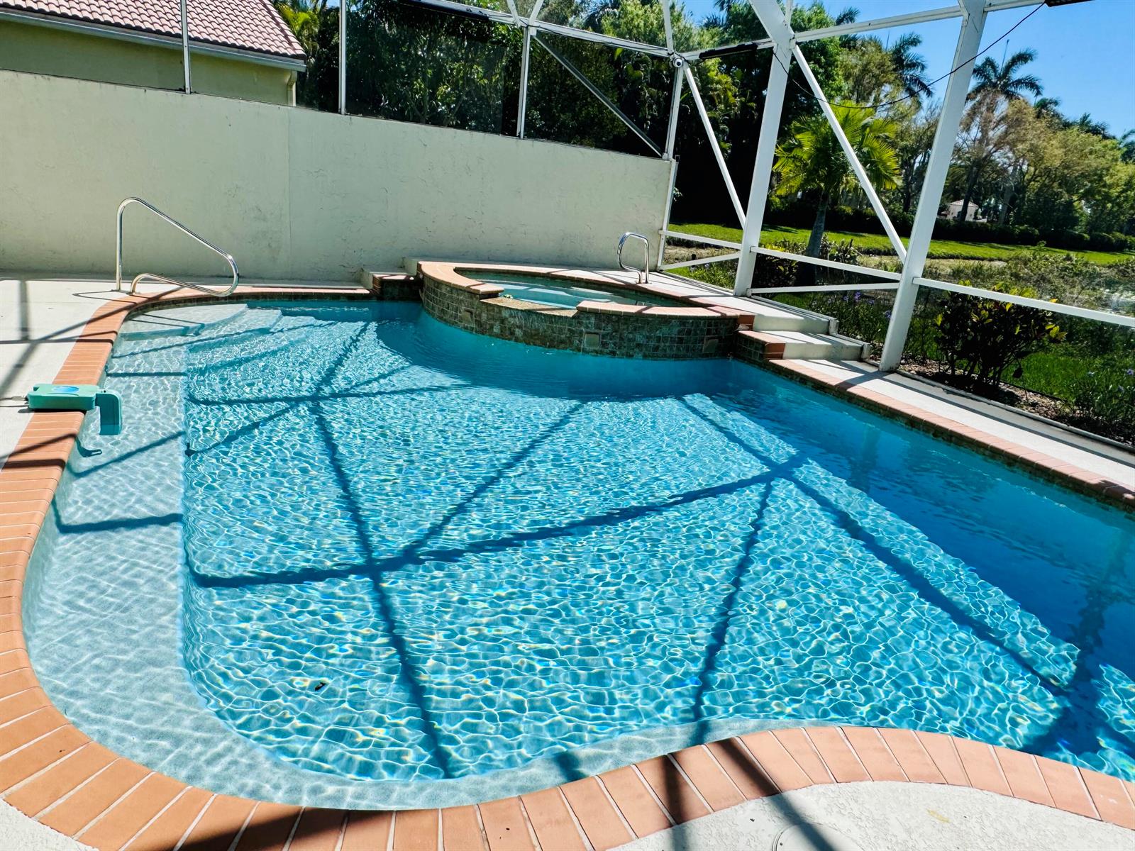 A swimming pool with an attached spa inside a screened-in lanai enclosure — 9360 Cove Point Circle, Boynton Beach FL 33472, BOYNTON BEACH, FL