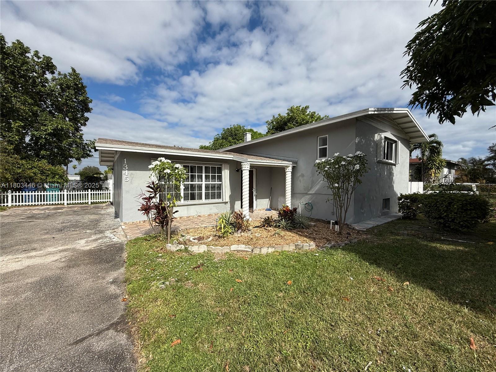 1345 NE 199th St, Miami FL 33179