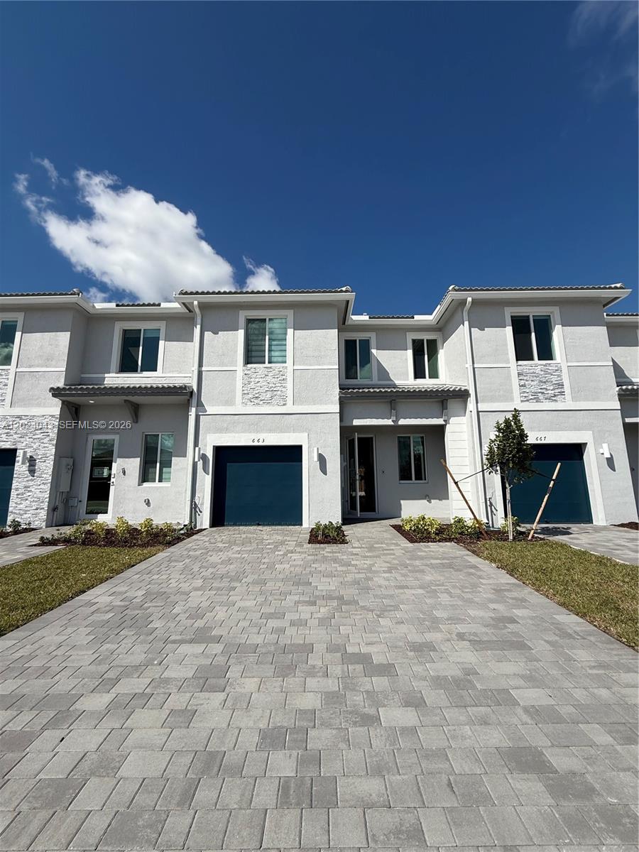 663 SE 13th St Cir, Homestead FL 33034