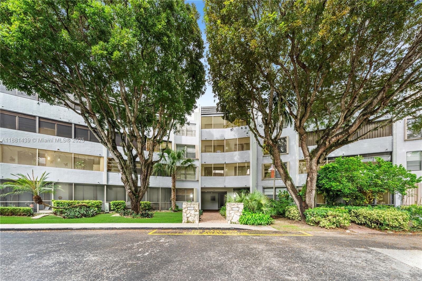 10852 N Kendall Dr # 203, Miami FL 33176