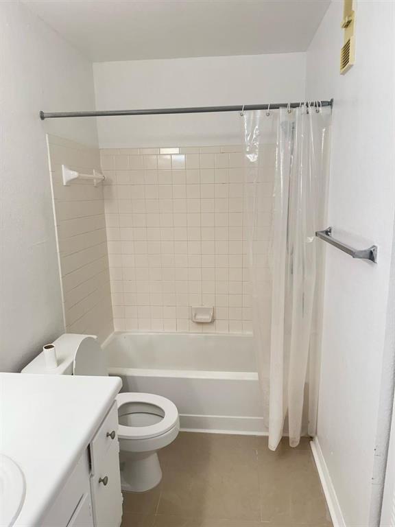 A bathroom features a white vanity, a toilet, and a bathtub with a tiled surround — 3350 N Pinewalk Dr # 1426, Margate FL 33063, MARGATE, FL
