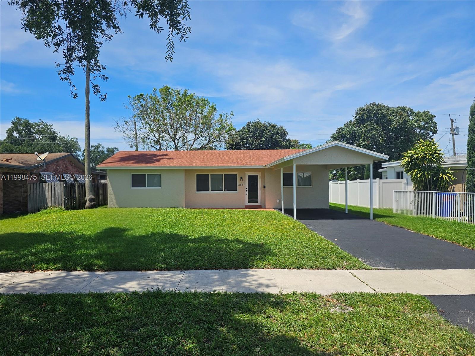 6881 Harding St, Hollywood FL 33024