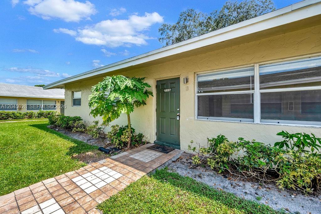 6890 SW 5th St, Margate FL 33068