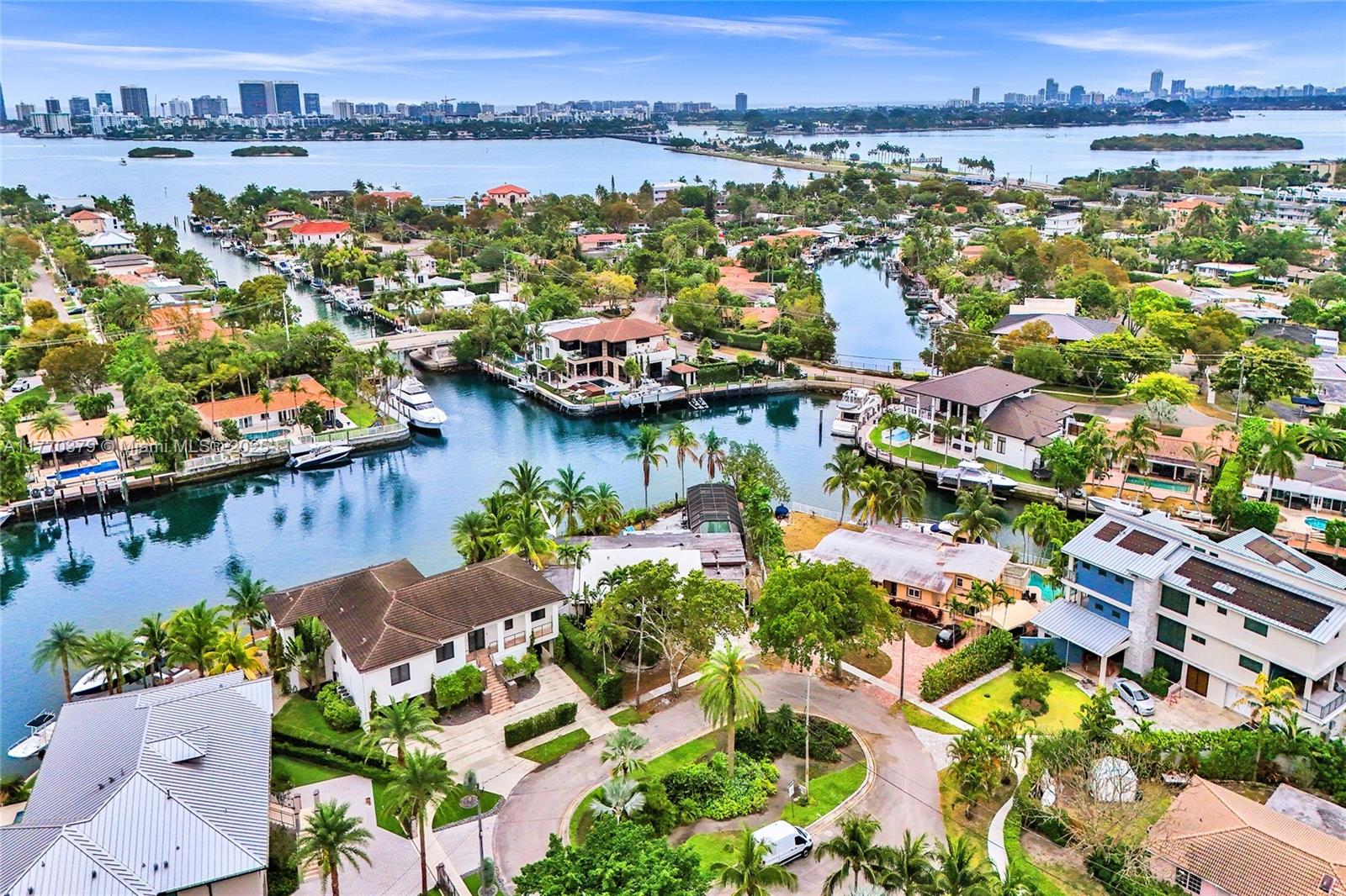 2140 Hibiscus Cir, North Miami FL 33181