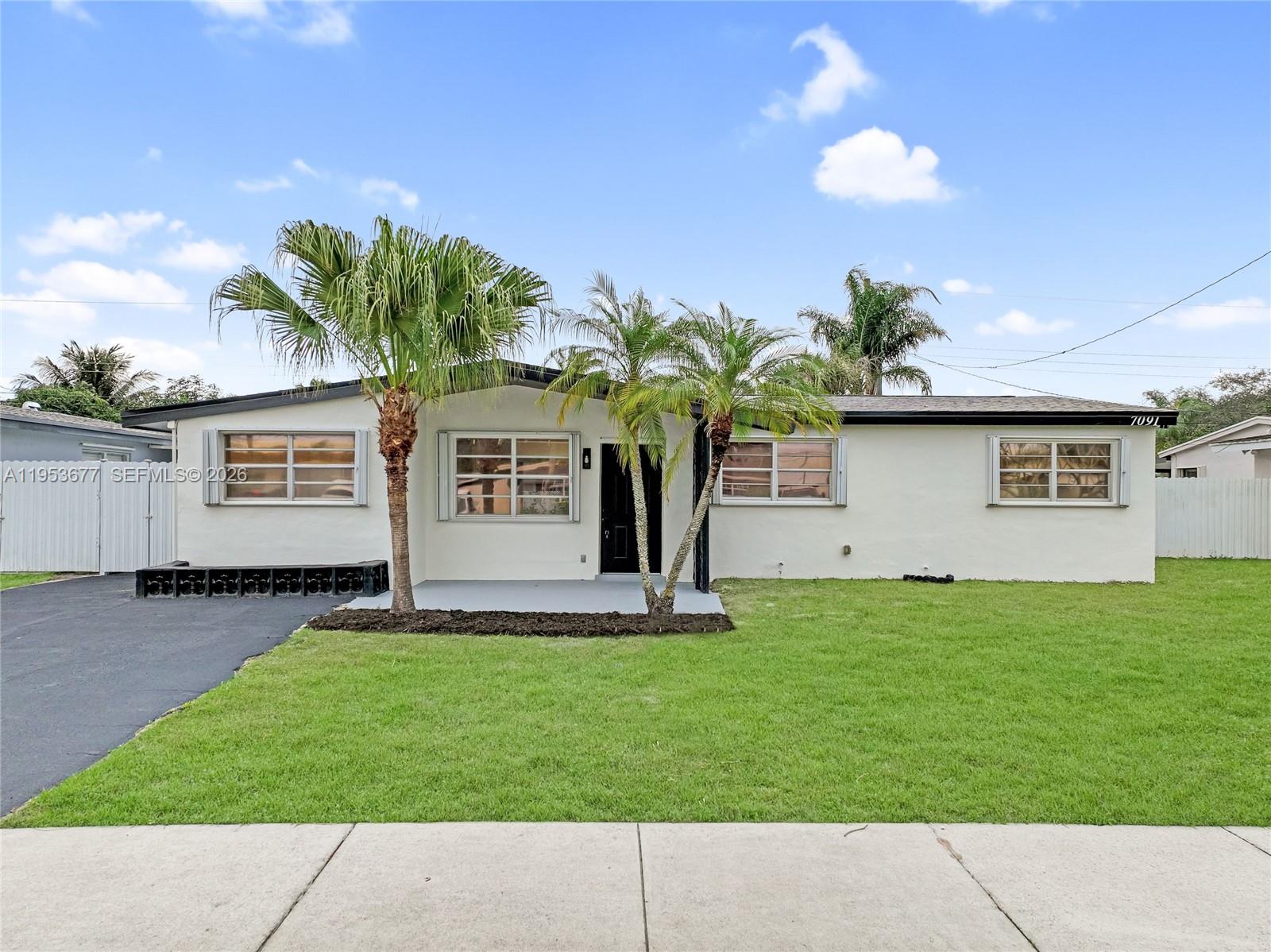 7091 Harding St, Hollywood FL 33024