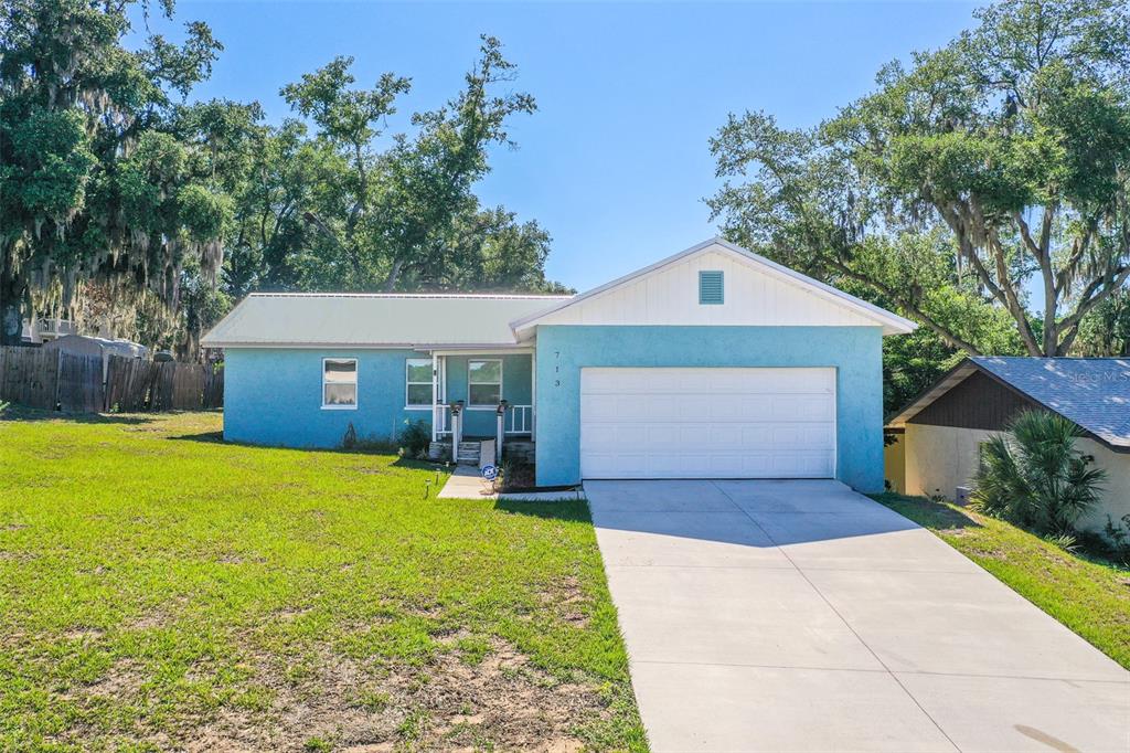 713 GREENLEAF LANE