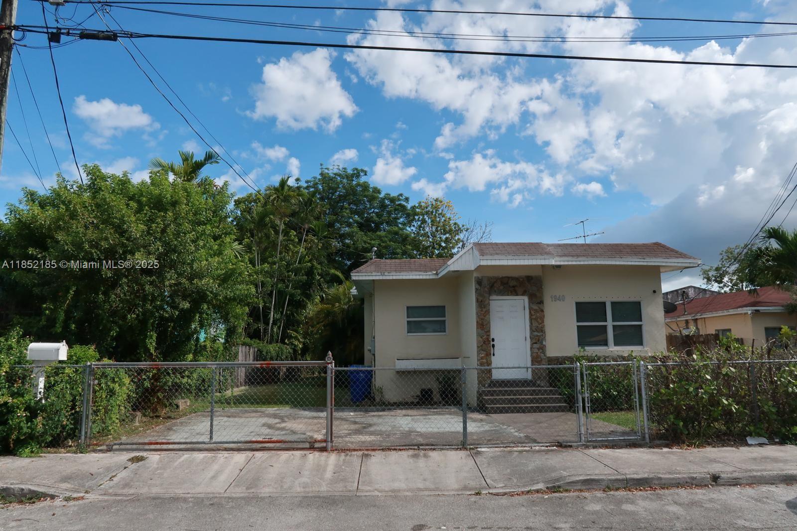 1940 NW 27th St, Miami FL 33142