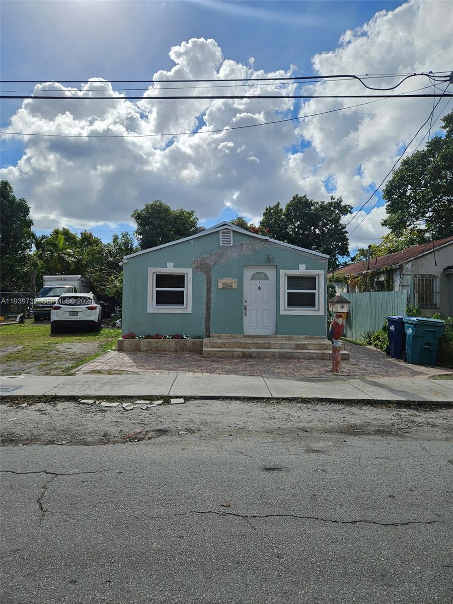 2944 NW 44th St, Miami FL 33142