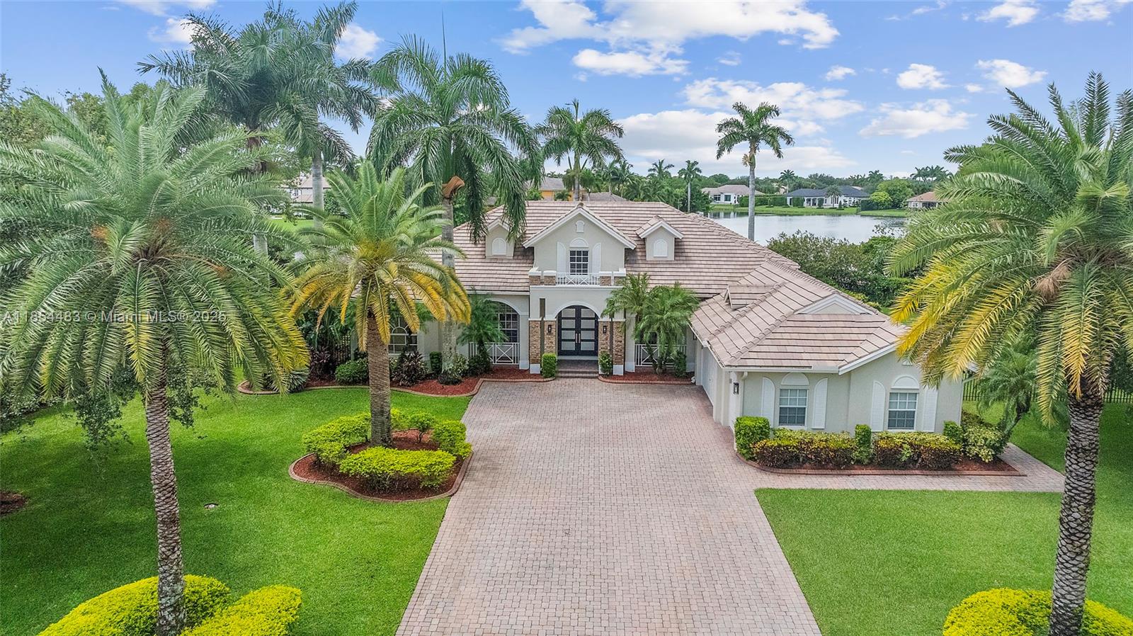 12590 N Winners Cir, Davie FL 33330
