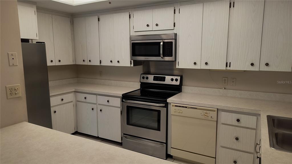 8 BELLEVIEW BOULEVARD UNIT 202, BELLEAIR, FL — photo 5 of 15