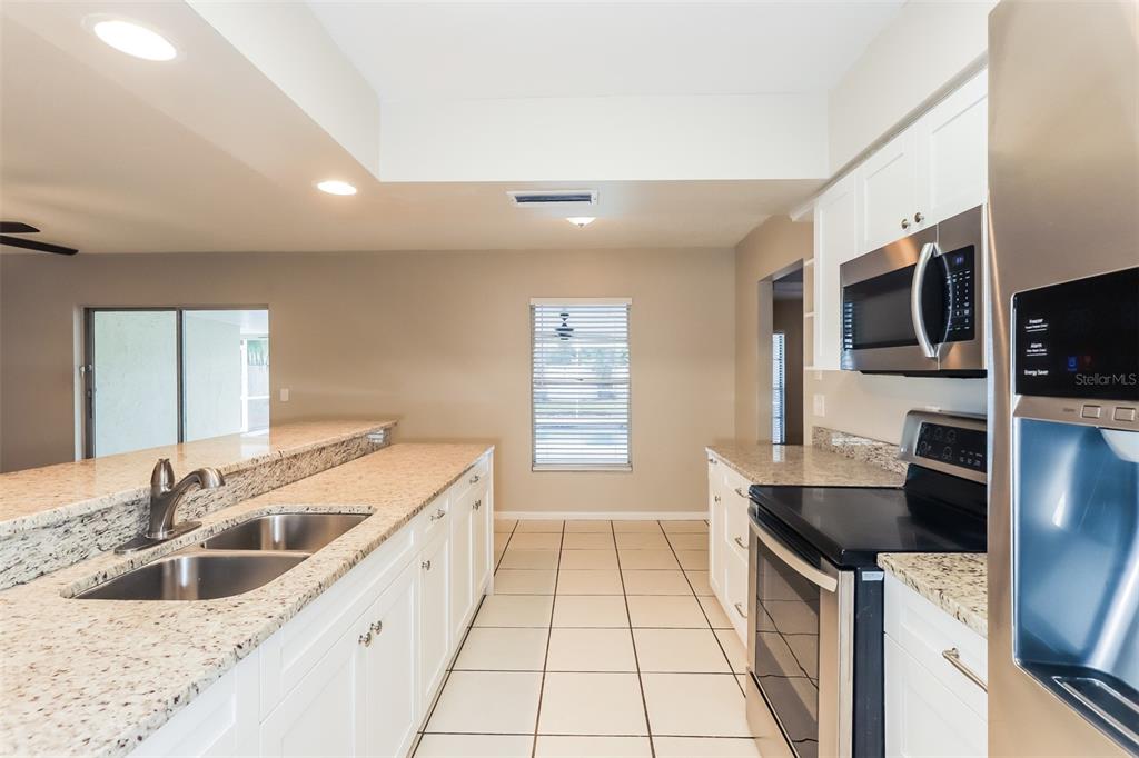 762 ISLETON DRIVE, BRANDON, FL — photo 5 of 15