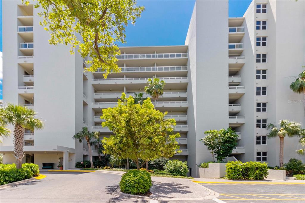 230 SANDS POINT ROAD UNIT 3205, LONGBOAT KEY, FL — photo 2 of 30