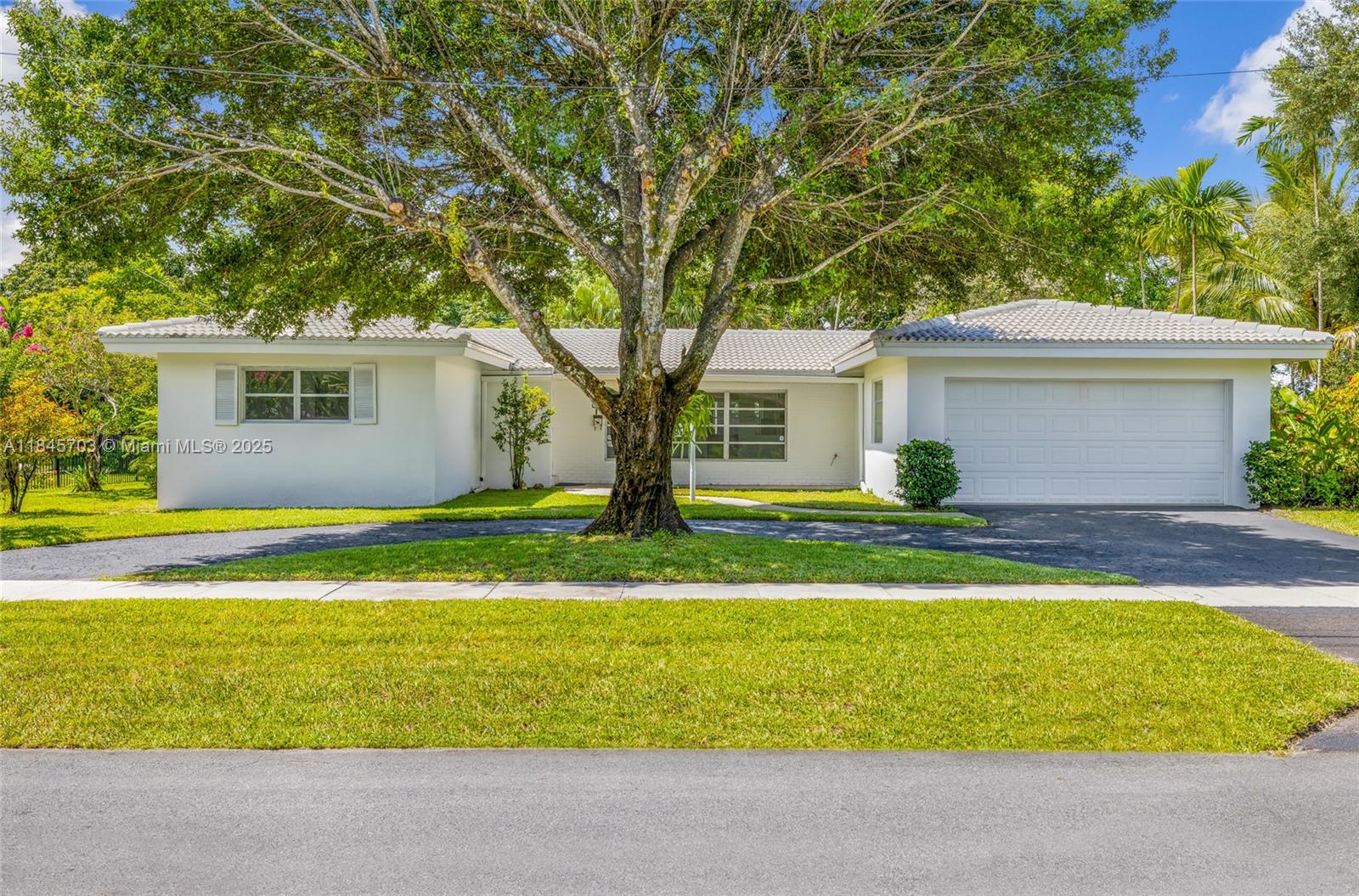 5520 SW 5th St, Plantation FL 33317
