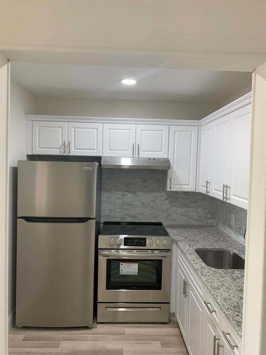 204 Canterbury I, West Palm Beach FL 33417