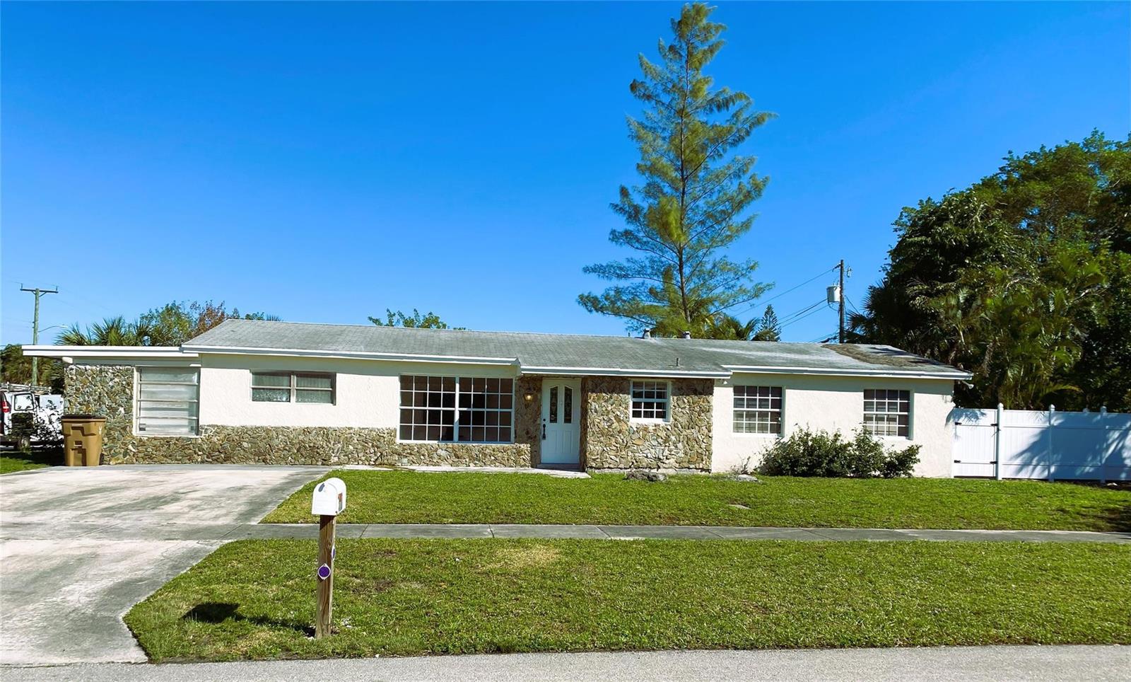 320 NW 4th Avenue # 1, Deerfield Beach FL 33441