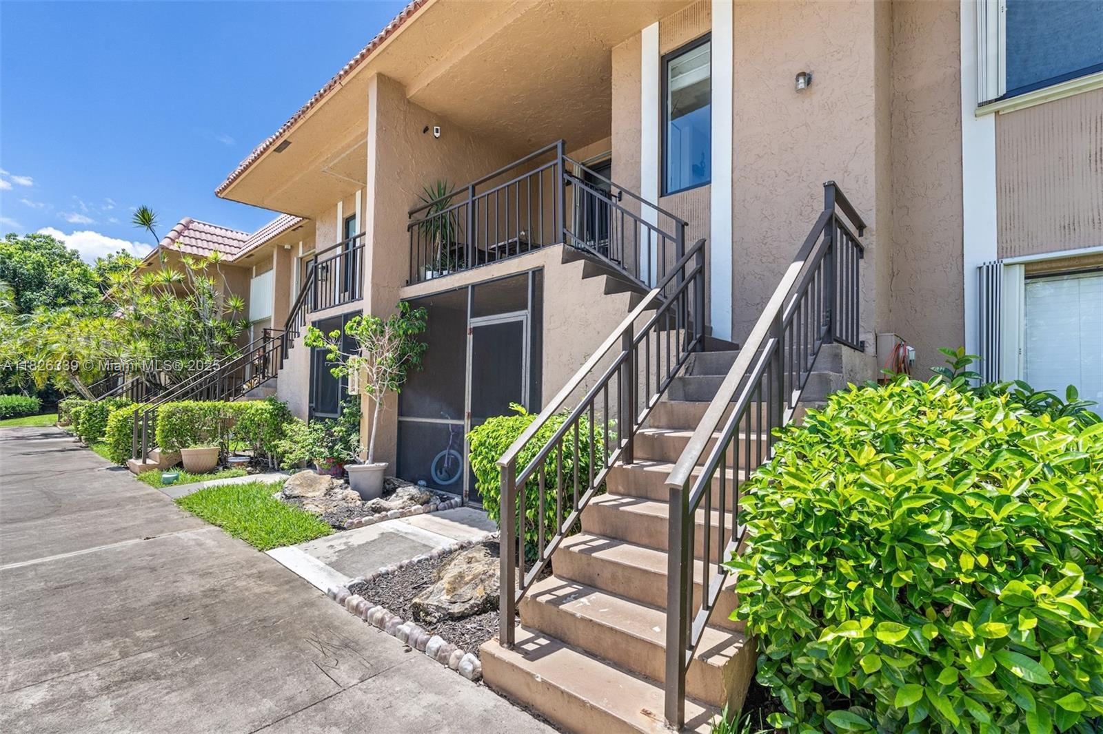 195 Lakeview Dr # 205, Weston FL 33326
