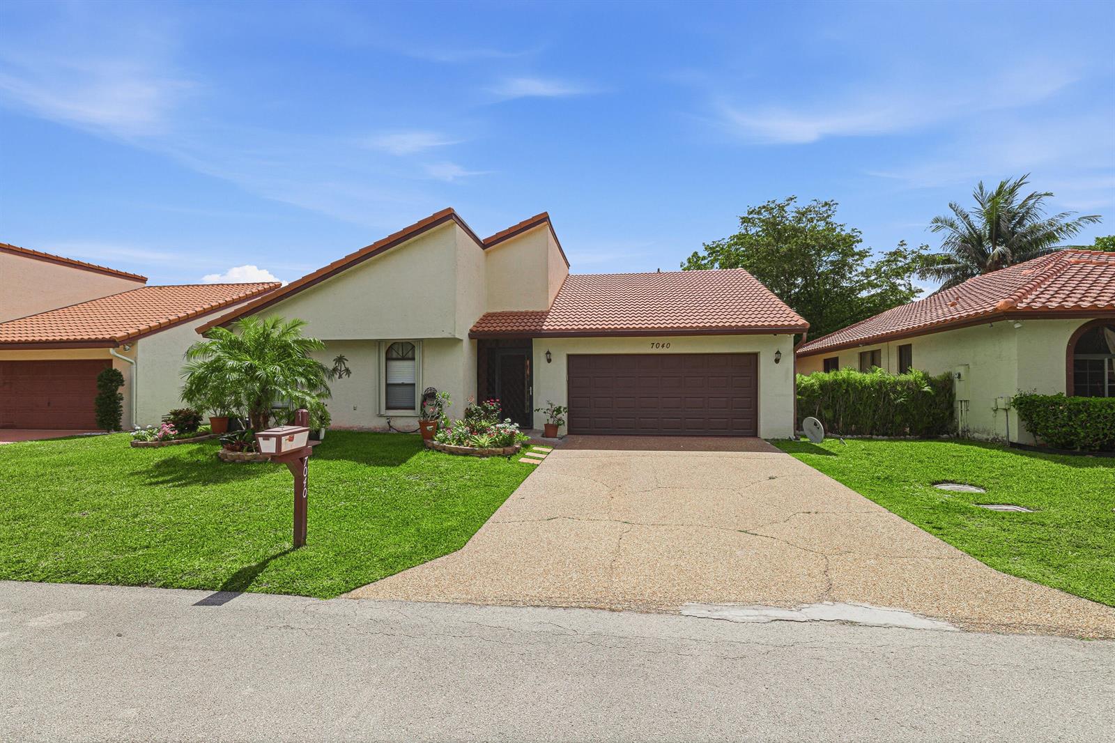7040 Golf Pointe Circle, Tamarac FL 33321