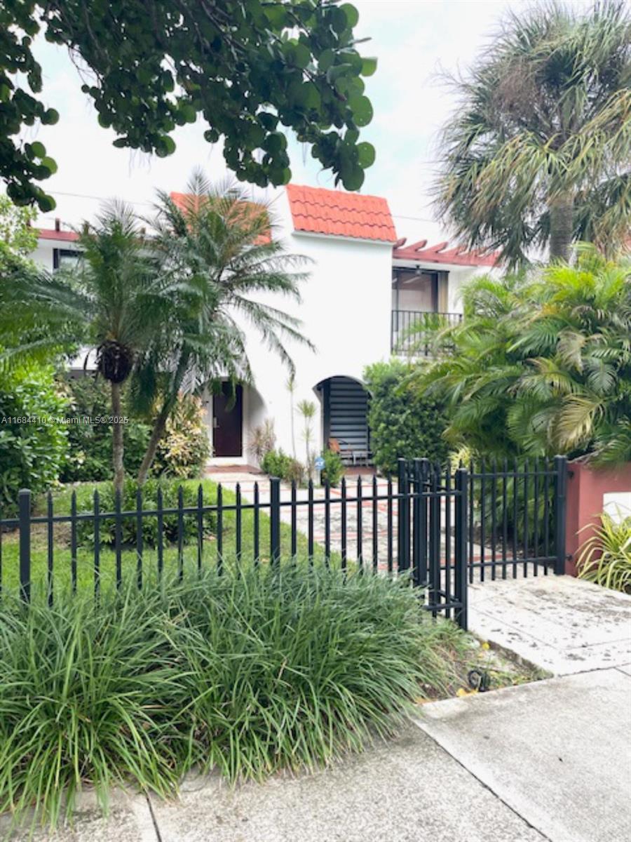 265 Grapetree Dr # 108, Key Biscayne FL 33149