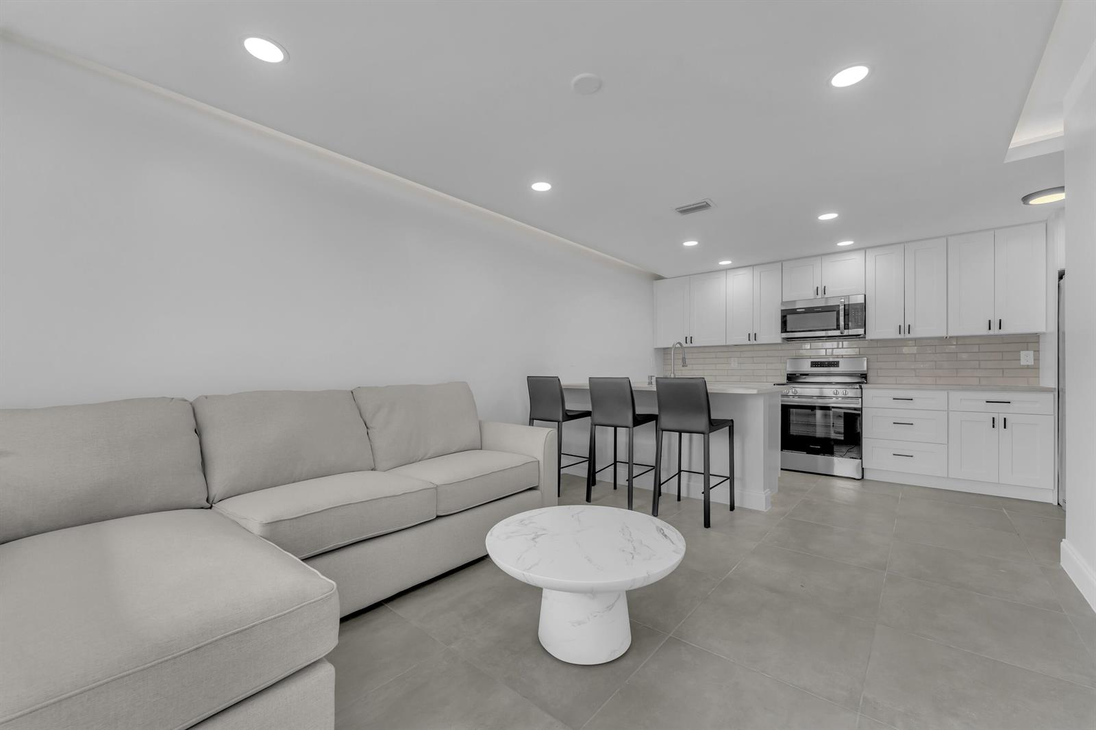 381 SE 15th Avenue # 1, Deerfield Beach FL 33441