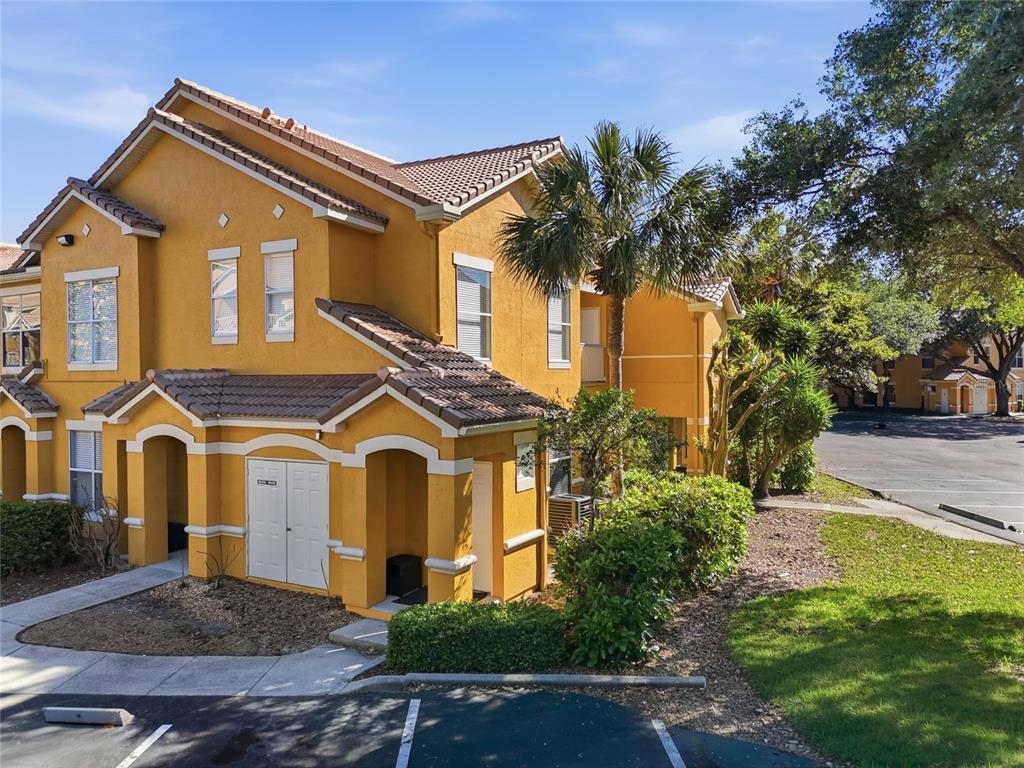 8843 VILLA VIEW CIRCLE UNIT 204