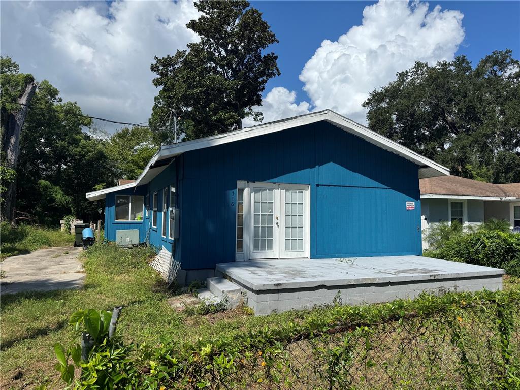 716 FLORA STREET