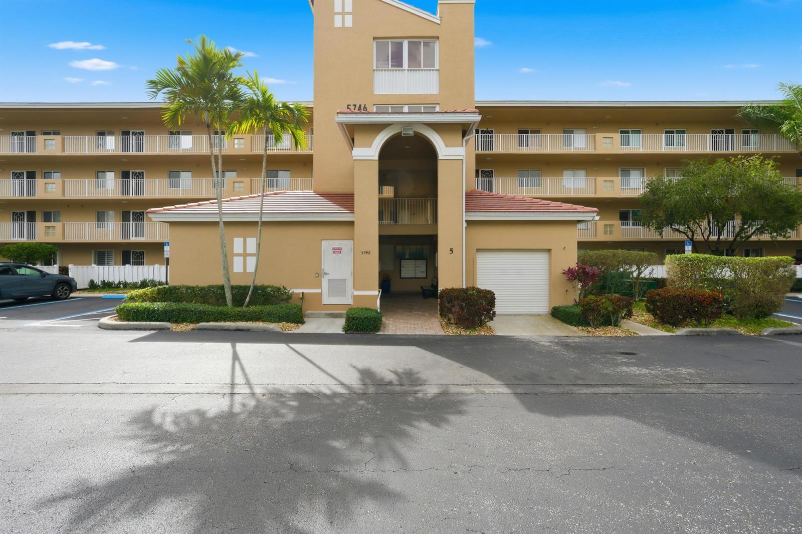 5746 Crystal Shores Drive # 307, Boynton Beach FL 33437