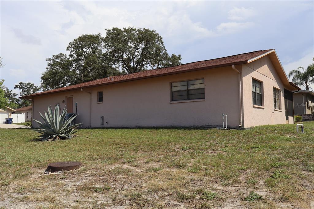 8949 FOREST LAKE DRIVE, PORT RICHEY, FL — photo 2 of 21