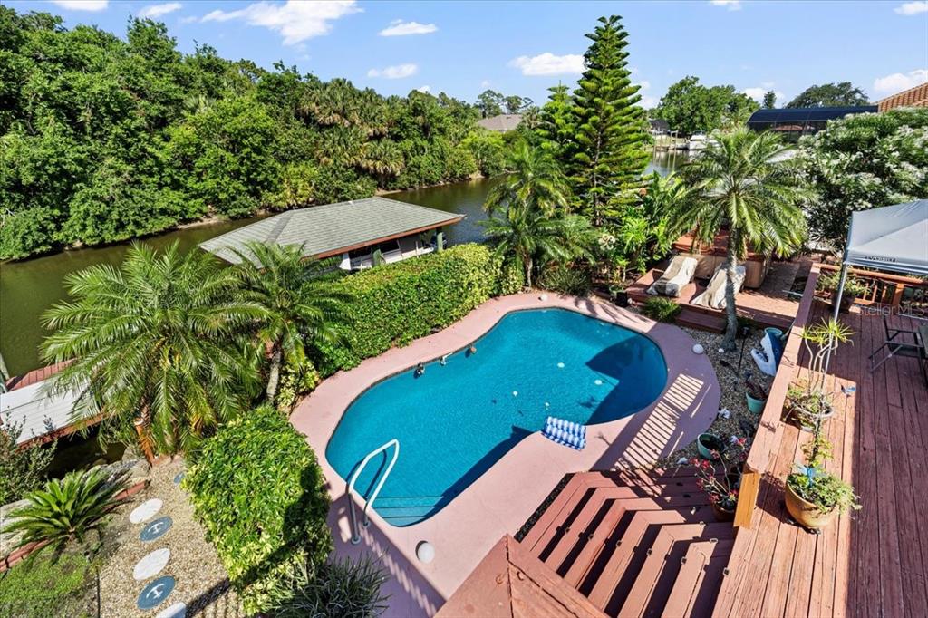 20 CRESCENT COURT N