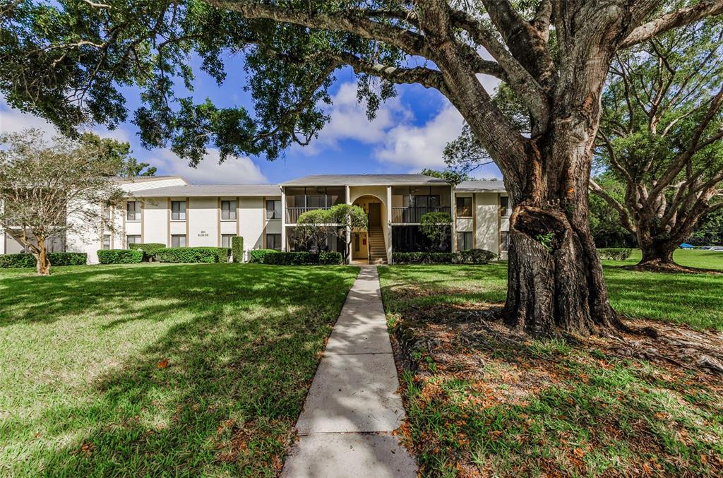 3211 LAKE PINE WAY E UNIT H1