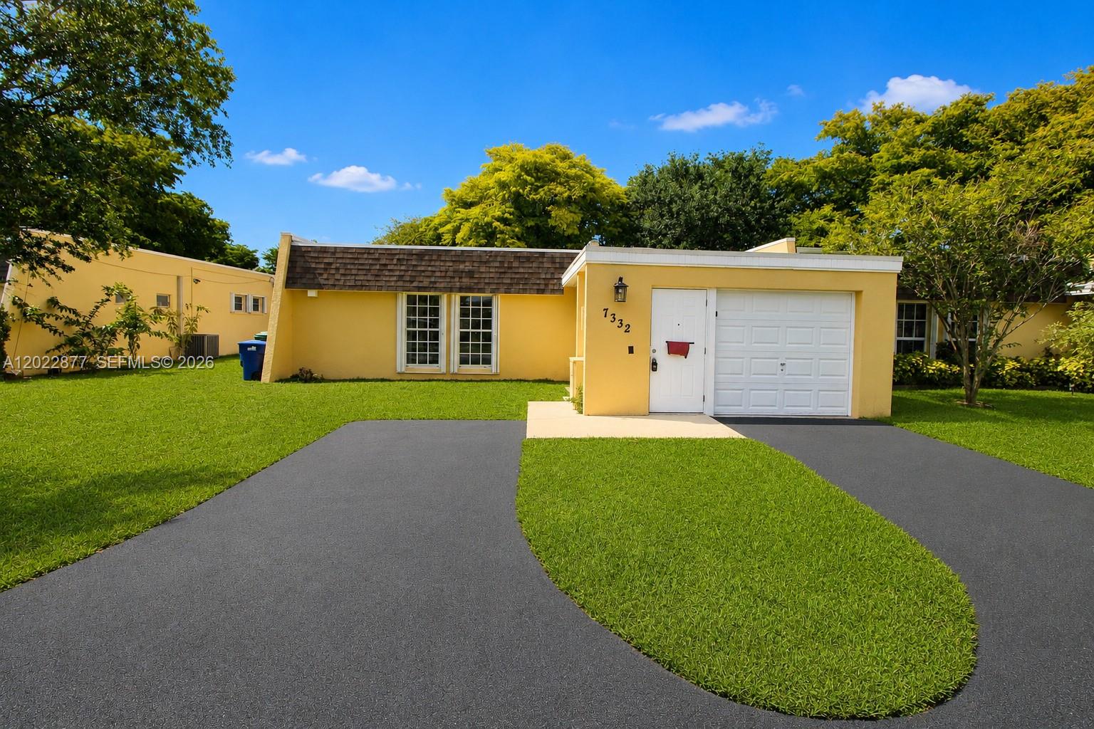 7332 Bay Hill Dr, Hialeah FL 33015