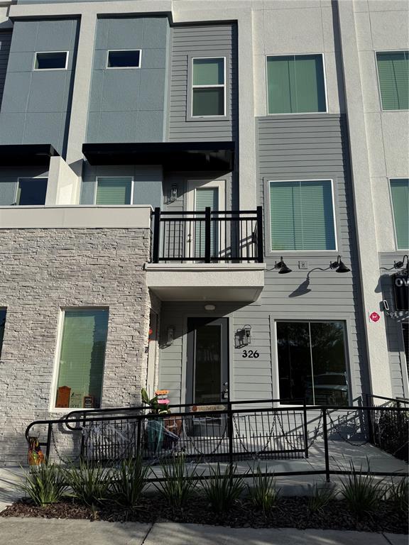 326 CENTER LAKE LANE