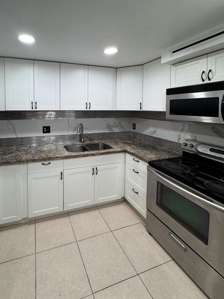 4166 Inverrary Drive # 104, Lauderhill FL 33319