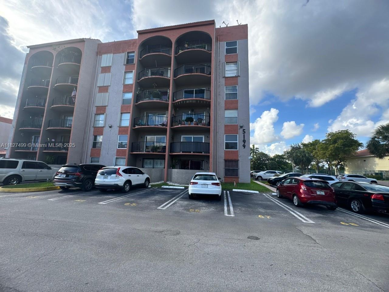 5199 NW 7th St # 607, Miami FL 33126