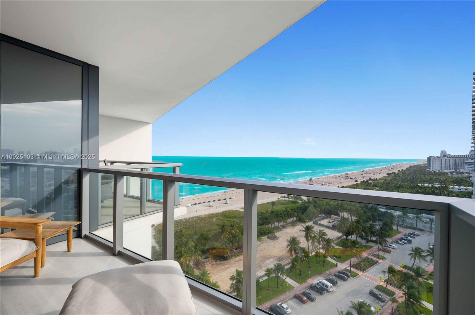 MIAMI BEACH, FL — photo 2 of 25