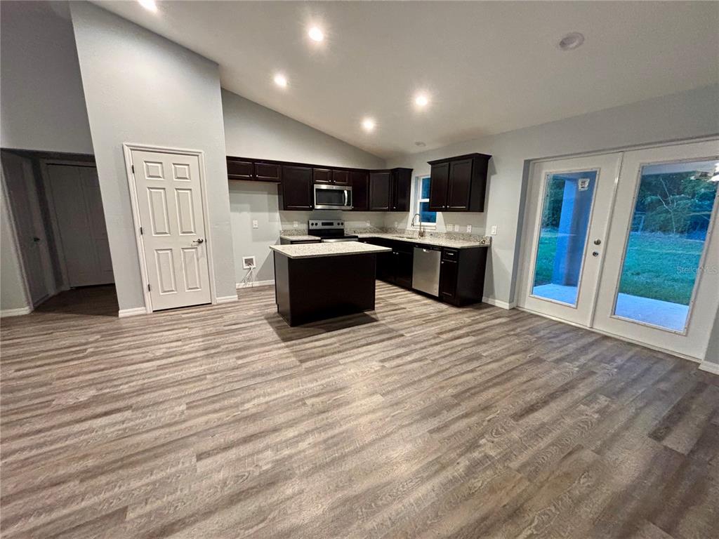 12472 SE 67TH TERRACE ROAD, BELLEVIEW, FL — photo 3 of 19