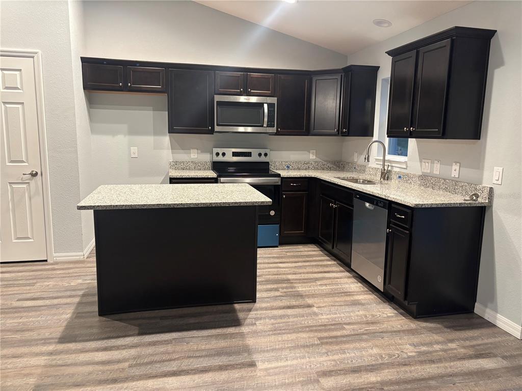 12472 SE 67TH TERRACE ROAD, BELLEVIEW, FL — photo 4 of 19