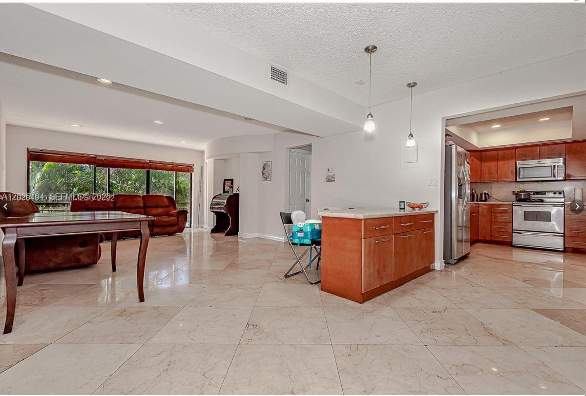 4000 N Hills Dr # 29, Hollywood FL 33021
