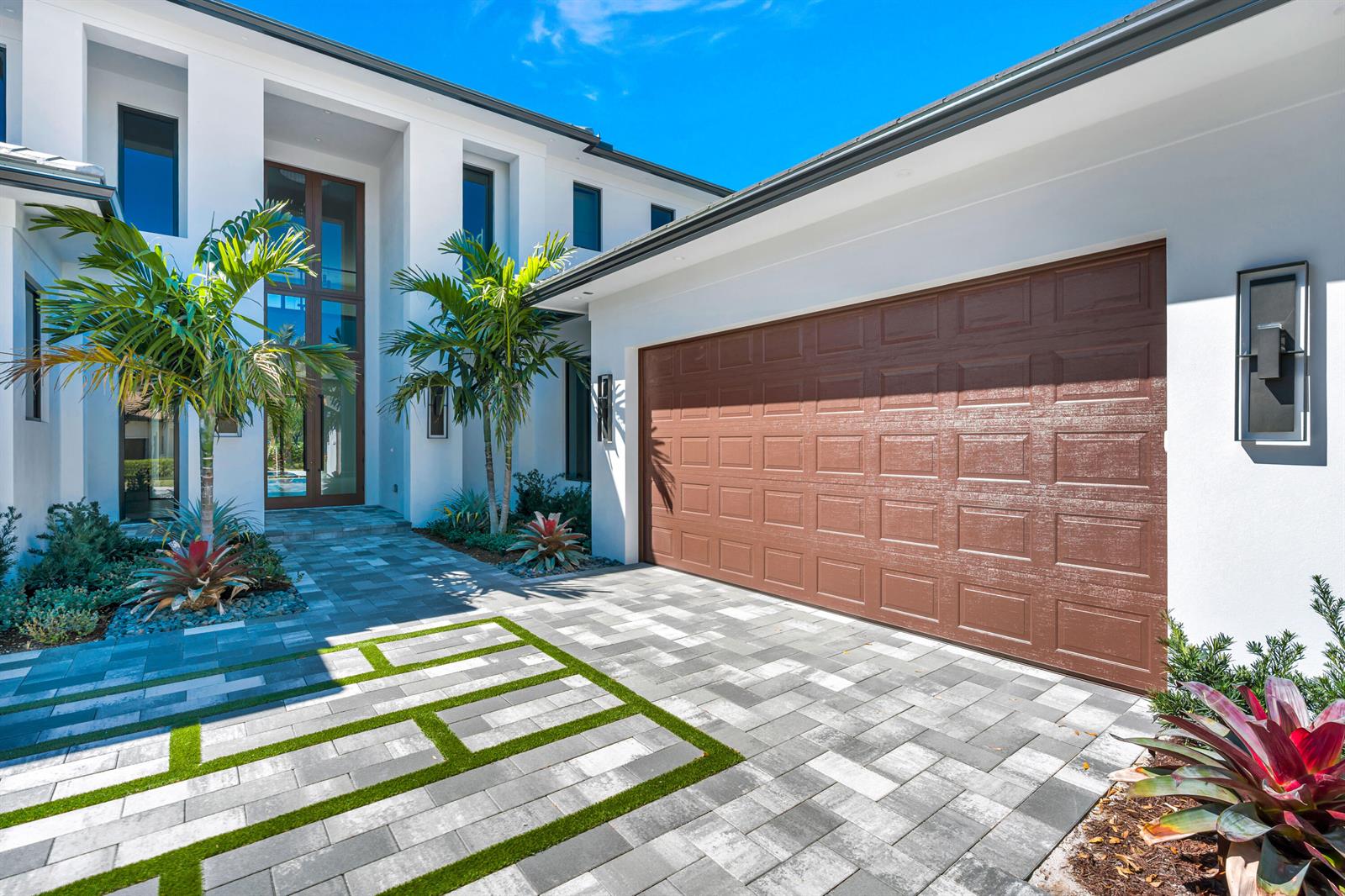 Large Motor Court — 112 Regatta Drive, Jupiter FL 33477, JUPITER, FL