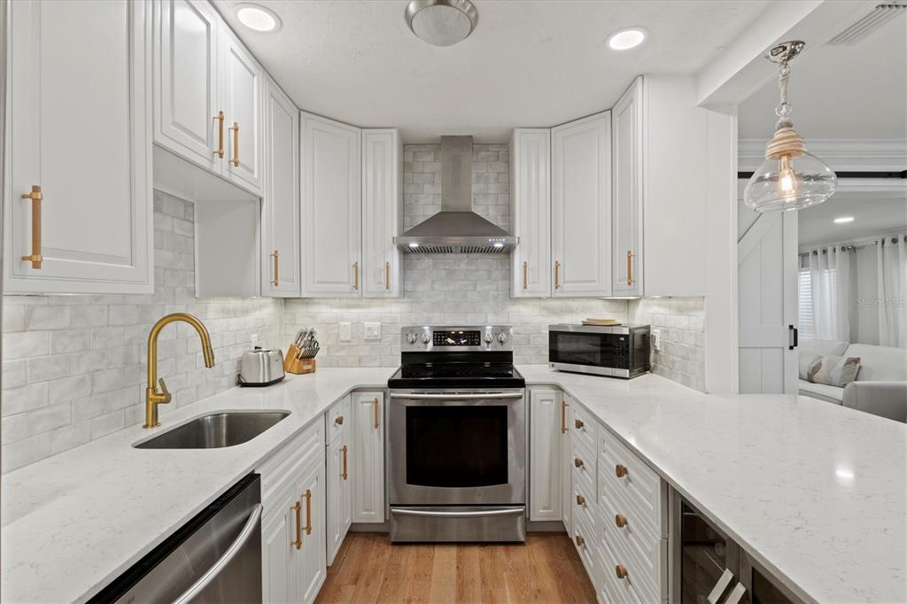326 S LIME AVENUE, SARASOTA, FL — photo 5 of 30