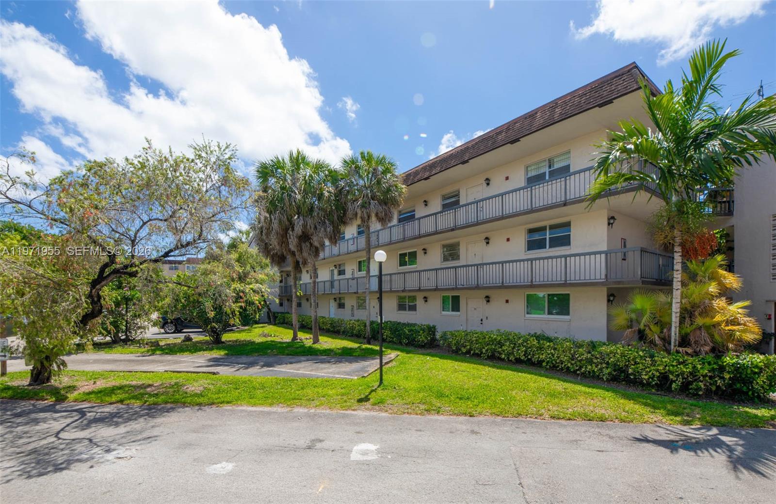 7450 NW 17th St # 205, Plantation FL 33313