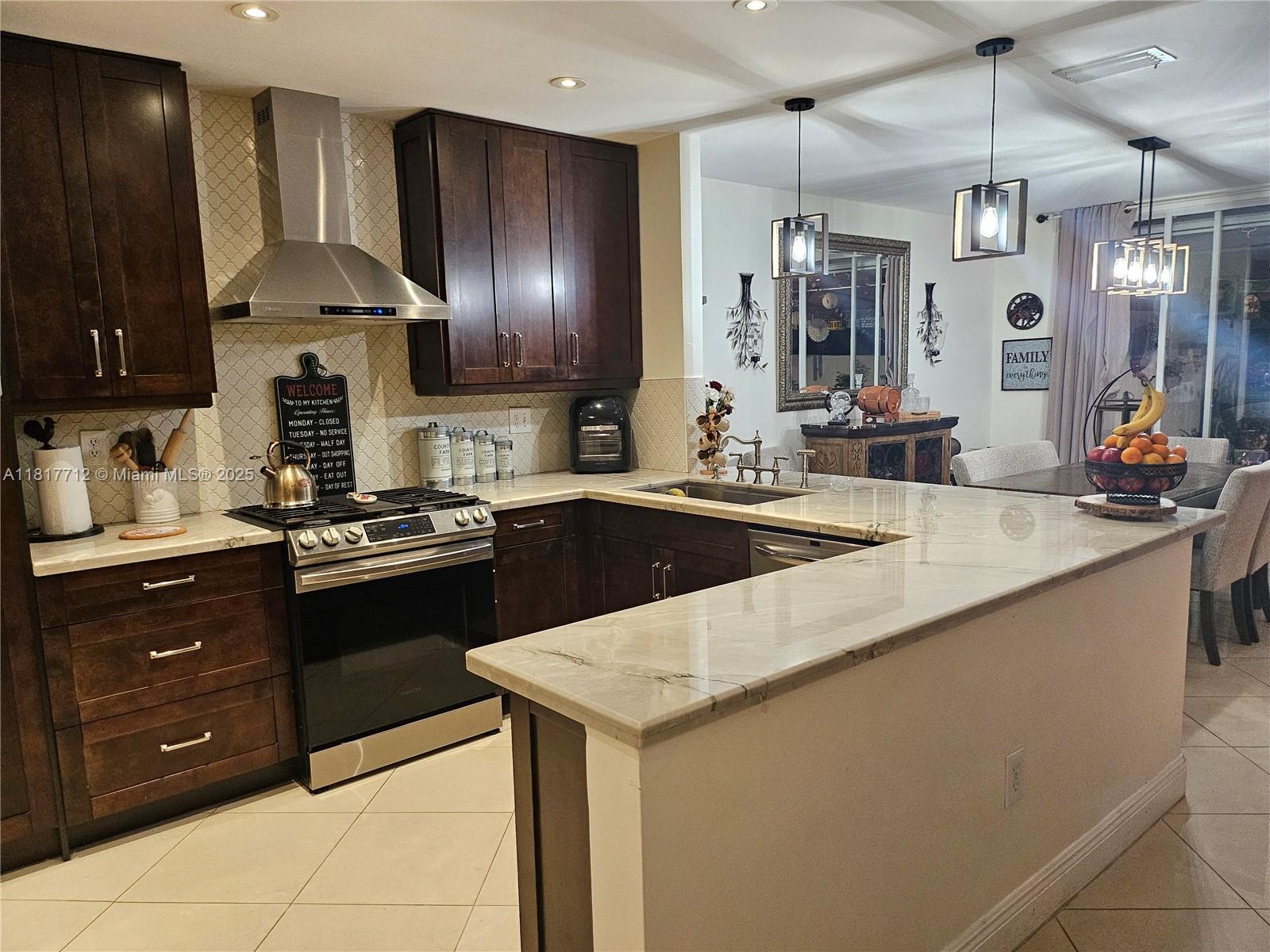 10270 NW 46th St, Doral FL 33178