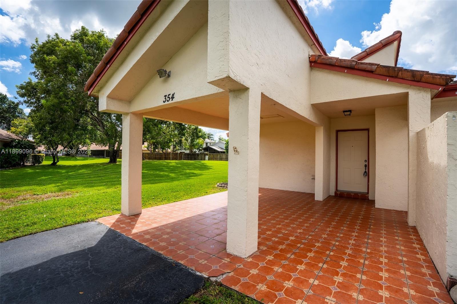 354 Lakeside Ct # 212, Sunrise FL 33326