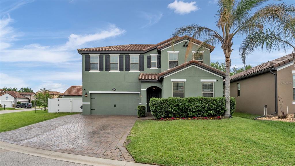2250 BELLA LUNA CIRCLE