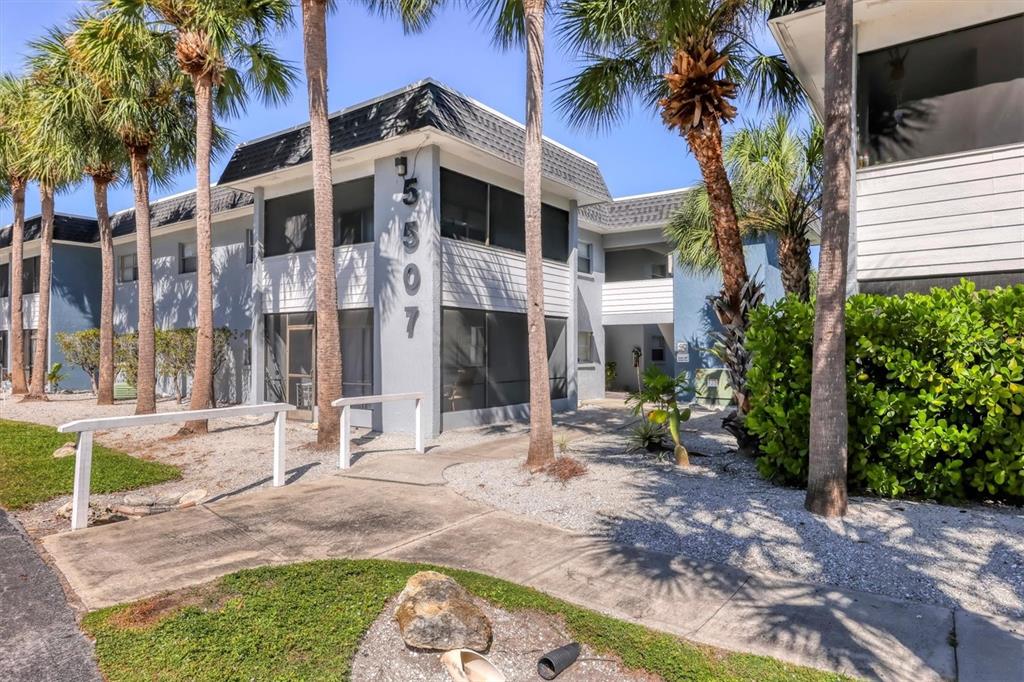 5507 FOUNTAIN LAKE CIRCLE UNIT B203