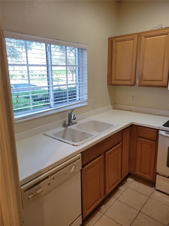 335 CAPE HARBOUR LOOP UNIT 105, BRADENTON, FL — photo 5 of 30