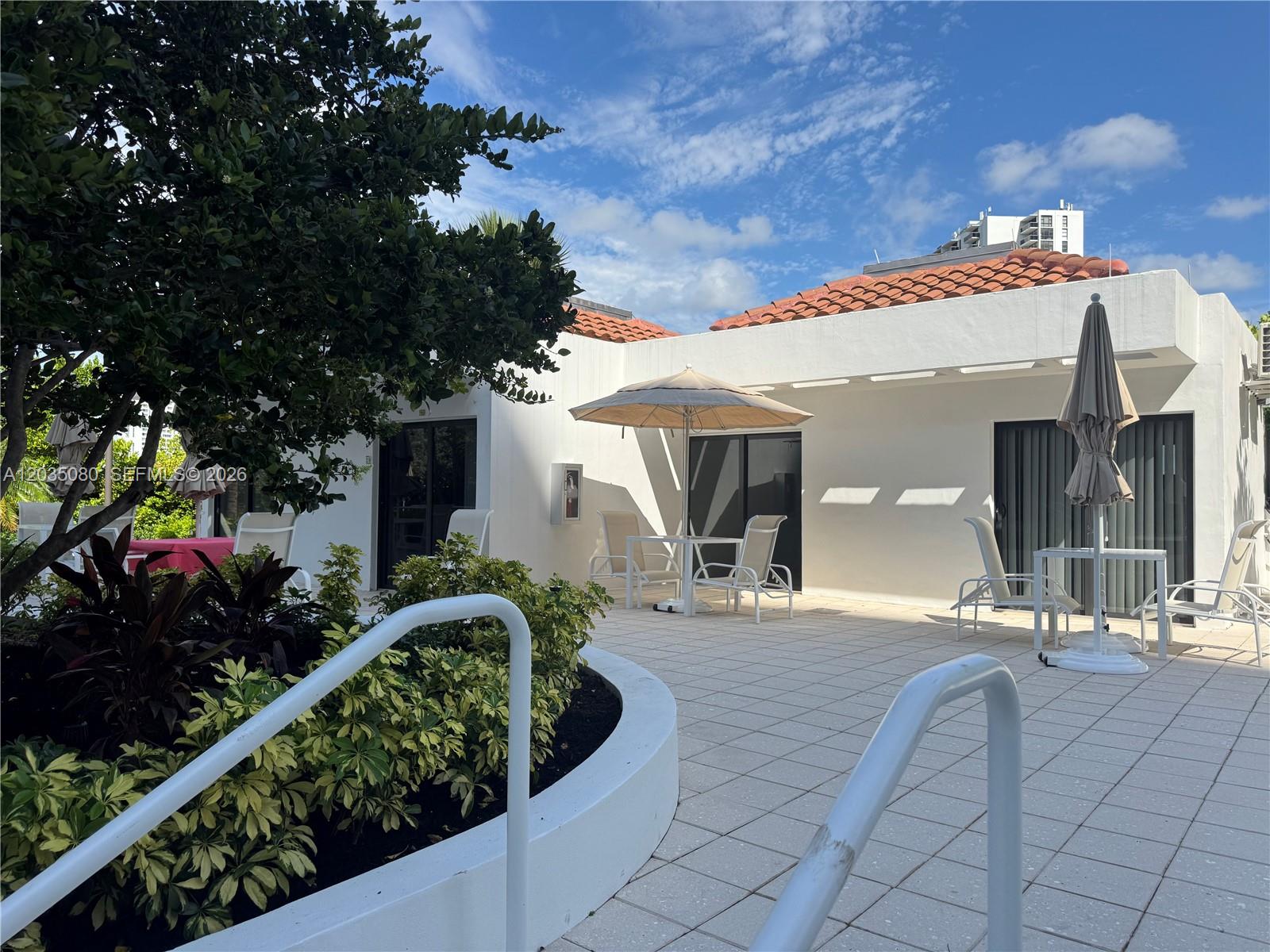 20281 E Country Club Dr, Aventura FL 33180