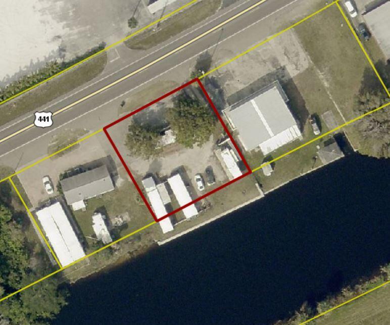 This aerial map shows a rectangular property lot outlined in red along a highway — 220 SE Us Highway 441, Okeechobee FL 34974, OKEECHOBEE, FL
